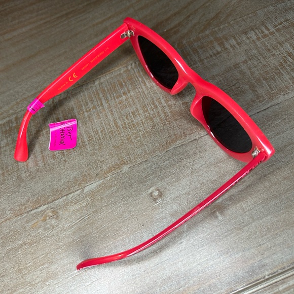 BETSEY JOHNSON- CAT EYE BITTY BLING SUNGLASSES (Red) ⚡️NWT⚡️ - Picture 4 of 11